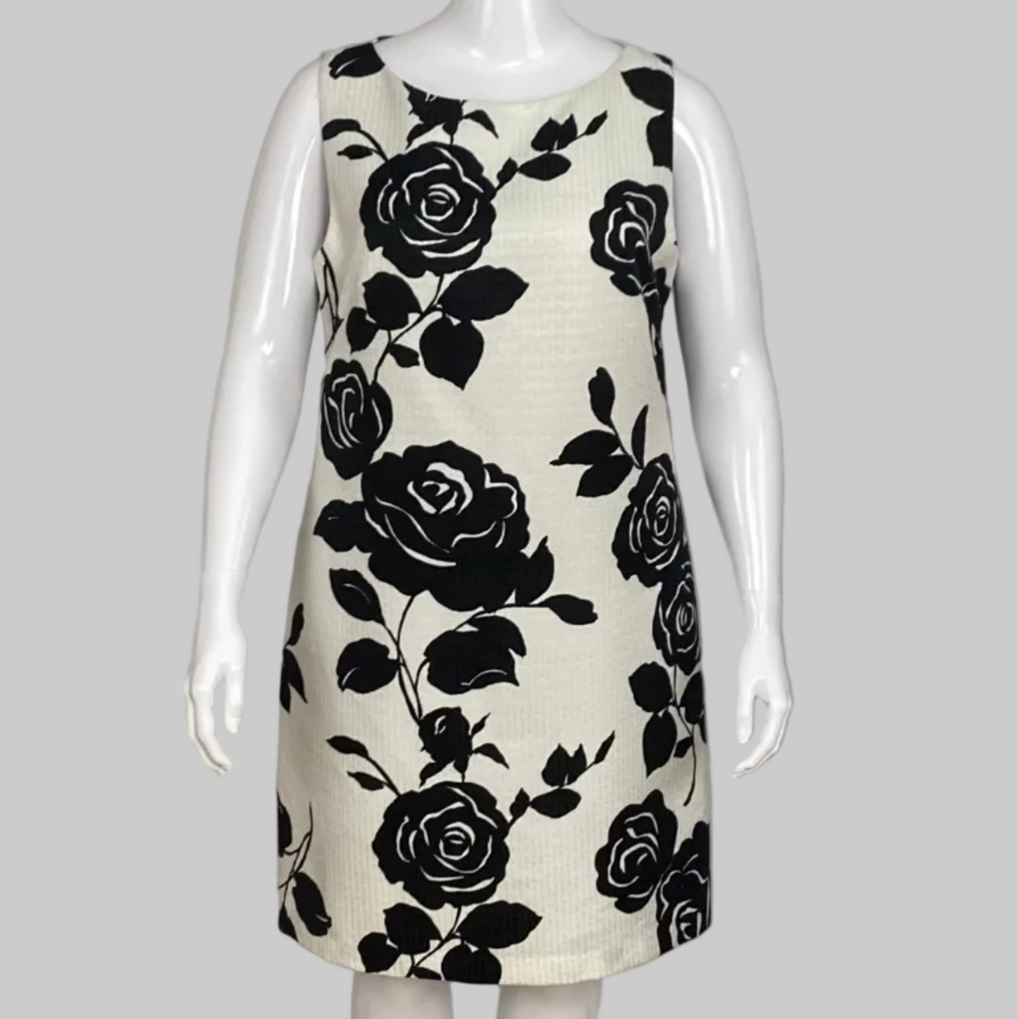 Front view of Jessica Howard Sleeveless White Floral Dress in Size XL