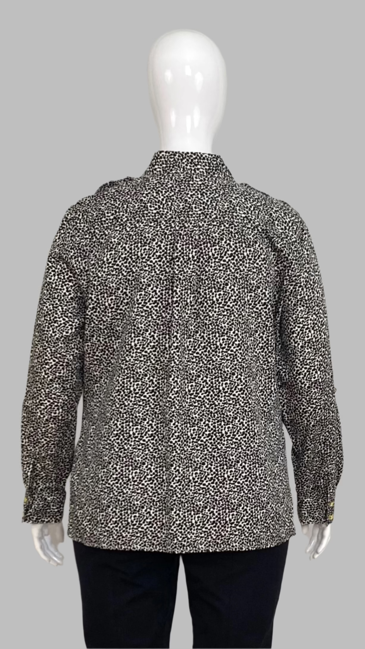 Back view of Jaclyn Smith 100% black and white cotton animal print shirt in size L 