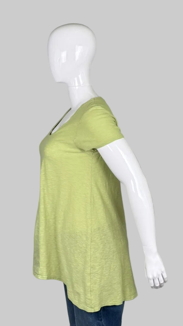 Side view of a size Large vibrant green short sleeve tunic from cut loose.